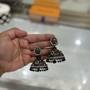 Bollywood jhumka earring!